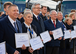 11 университетов ЛНР, ДНР, Запорожской и Херсонской областей получили автобусы для перевозки студентов 