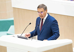 Валерий Фальков выступает с докладом о мерах по повышению качества высшего образования в Совете Федерации