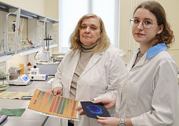 Российские ученые создали разноцветную и огнестойкую «умную ткань»
