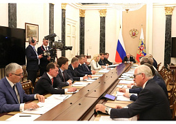 Президент провёл очередное совещание с членами Правительства