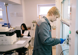 Химики из Томска выпустят отечественный инактиватор вирусов для вакцин 