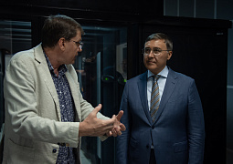 Уральские математики представили Валерию Фалькову суперкомпьютер центра коллективного пользования «Уран»
