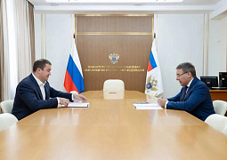Валерий Фальков провел рабочую встречу с губернатором Омской области Виталием Хоценко