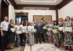 Валерий Фальков вручил дипломы о повышении квалификации преподавателям истории из донбасских вузов